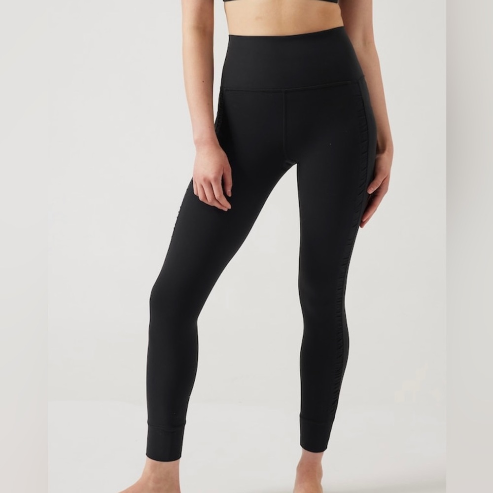NWOT-Athleta Black Salutation Stash II Ruch Craft 7/8 Tight, Medium Petite